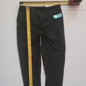 NWT Maurices super high rise pocket capri leggings - Small